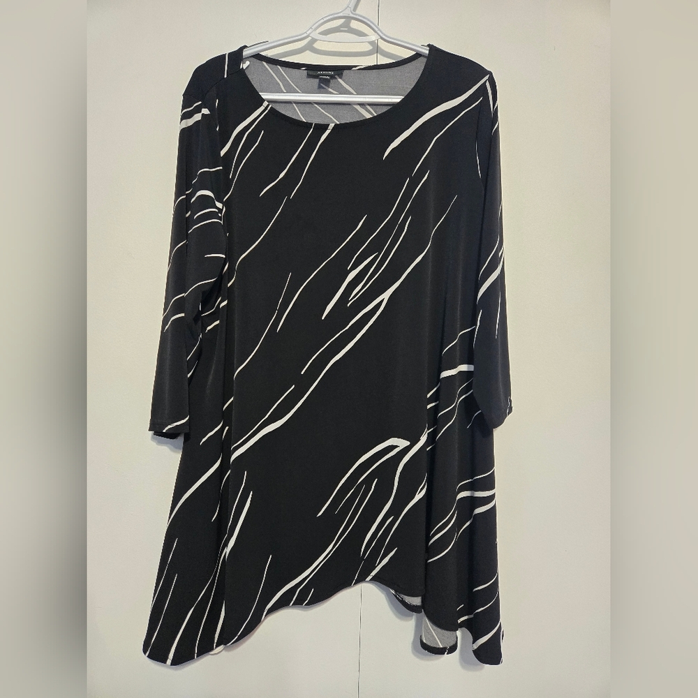 Alfani Women's Black Tunic with White Abstract Streaks Size 1X